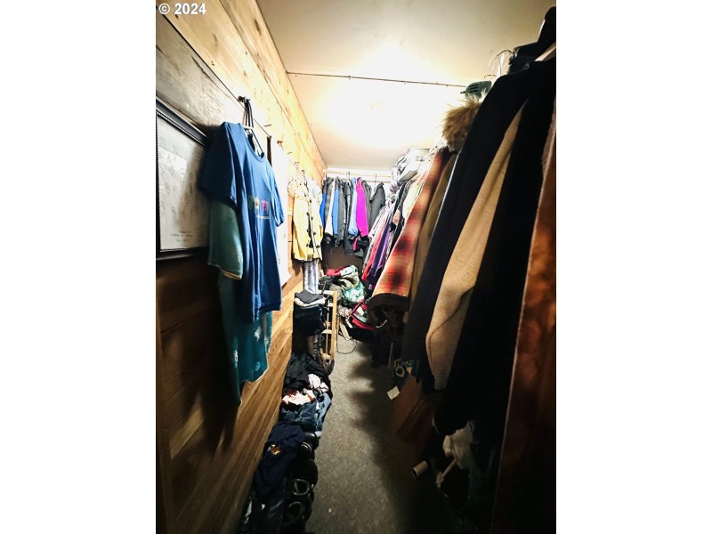 Bedroom, Primary