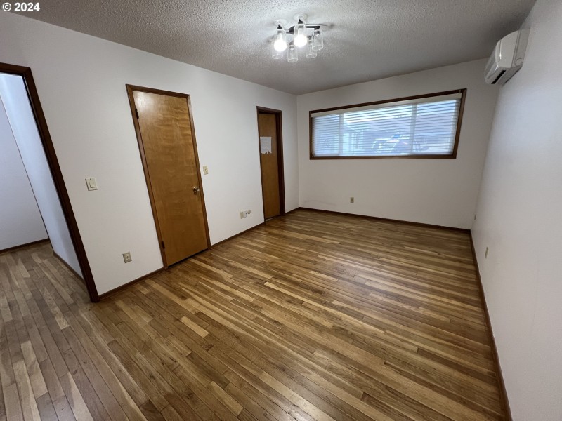 Bedroom, Primary