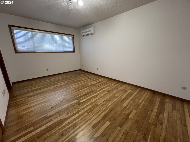 Bedroom, Primary