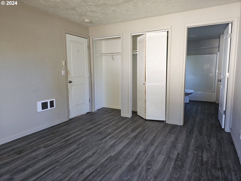 Bedroom, Primary