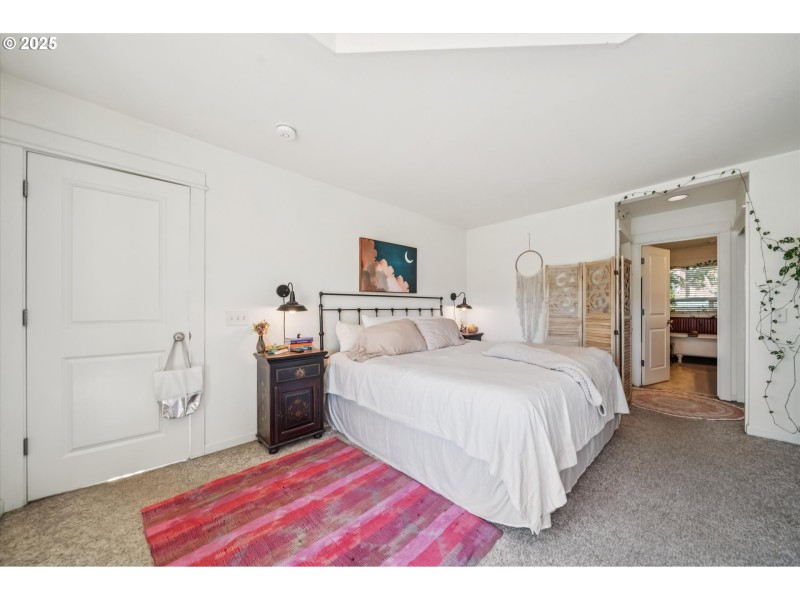 Bedroom, Primary