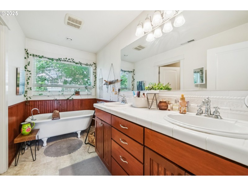 Bathroom, Attached