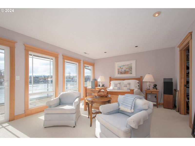 Bedroom, Primary