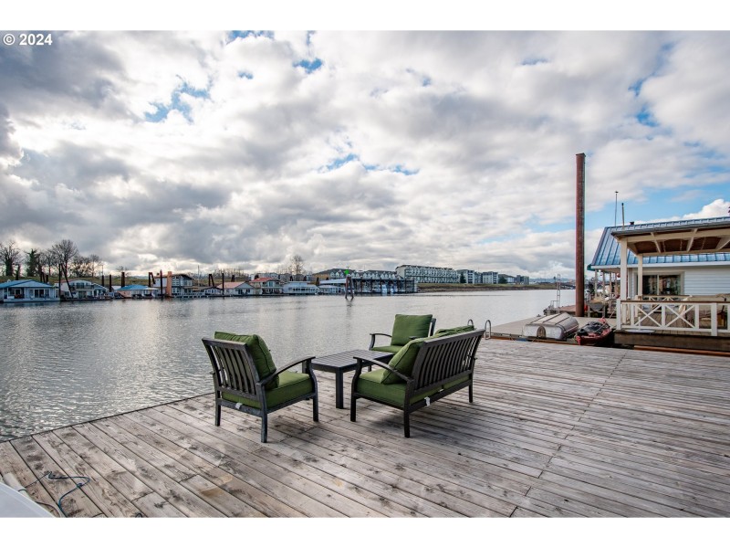 Dock