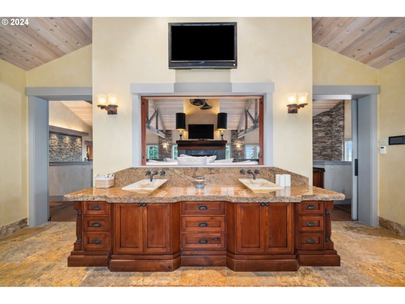 Owner's Suite Bathroom