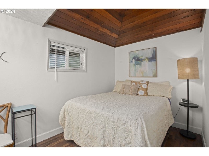 Bedroom, Primary