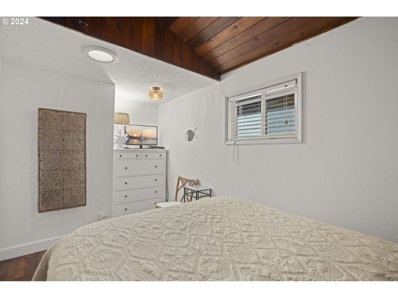 Bedroom, Primary