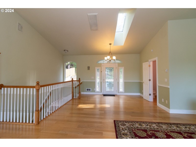 Living Room/Entrance