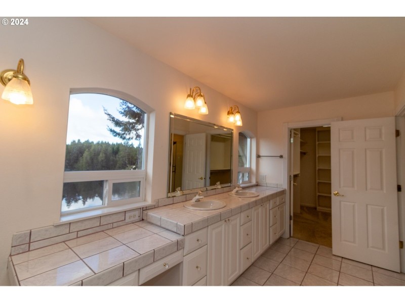 Bathroom, Attached