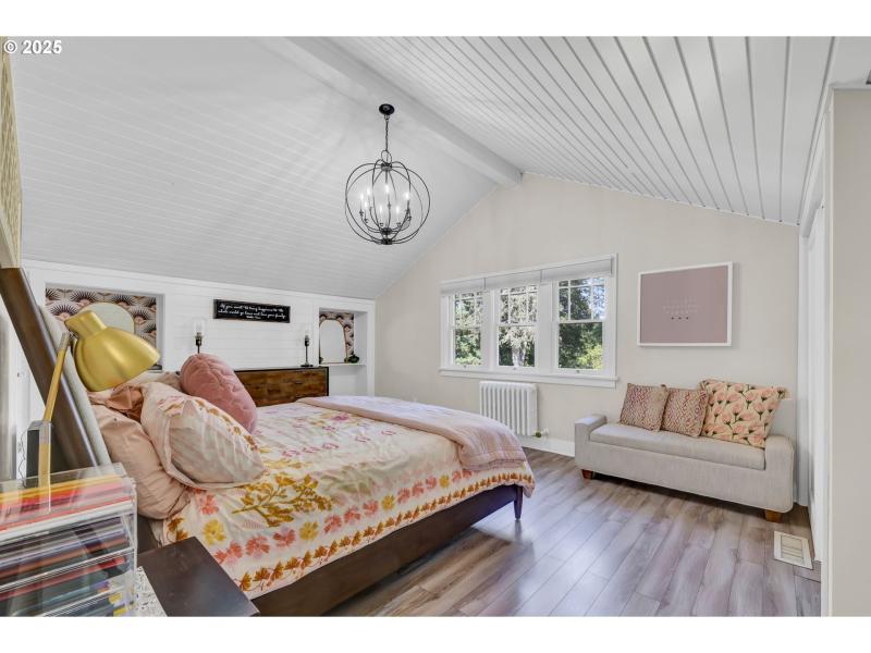 Bedroom, Primary