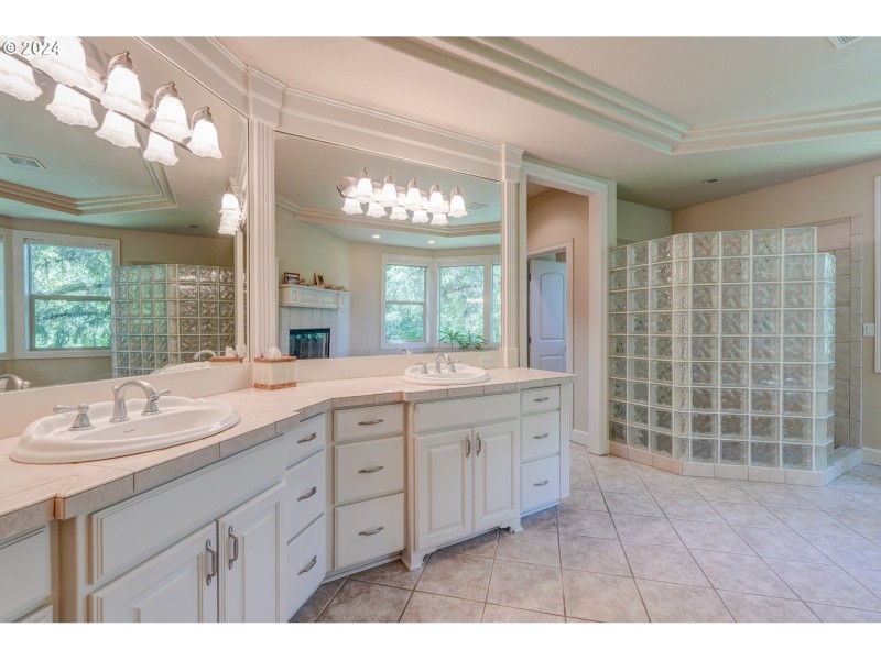 Owner's Suite Bathroom