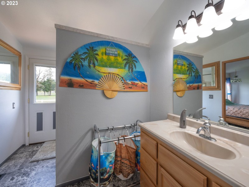 Bathroom, Attached