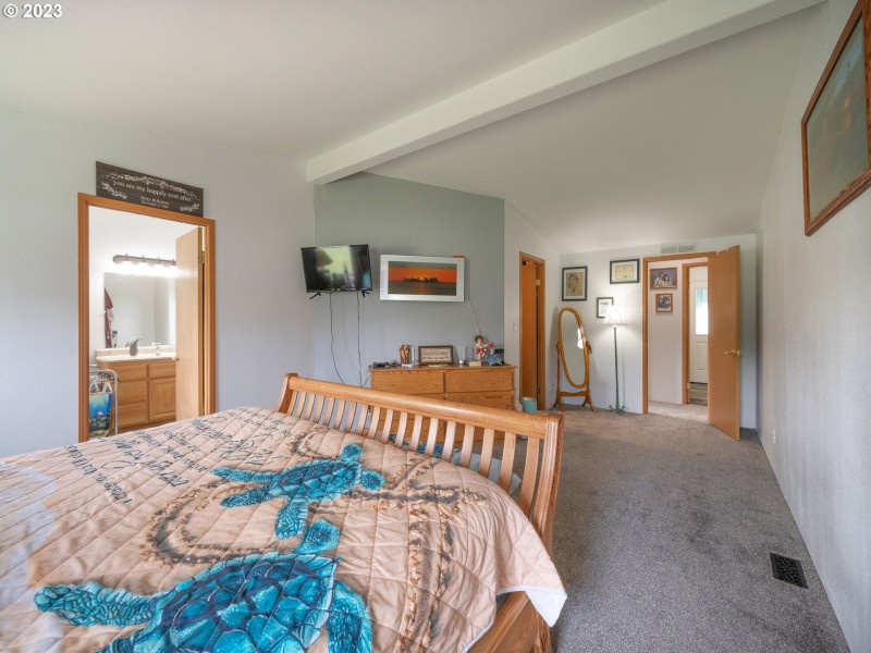Bedroom, Primary