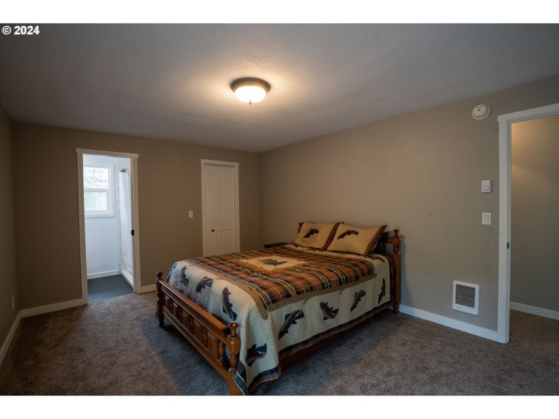 Bedroom, Primary