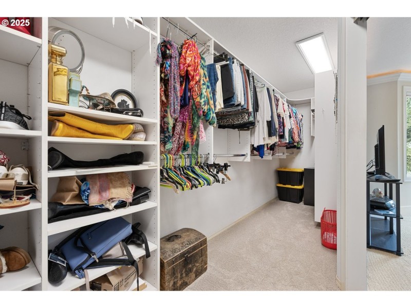 Bedroom, Primary