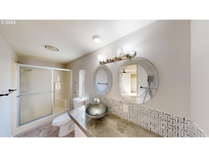 Bathroom, Attached