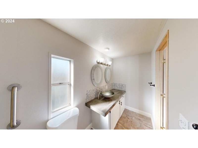 Bathroom, Attached