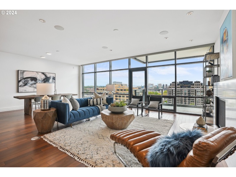 Living Room/Dining Room