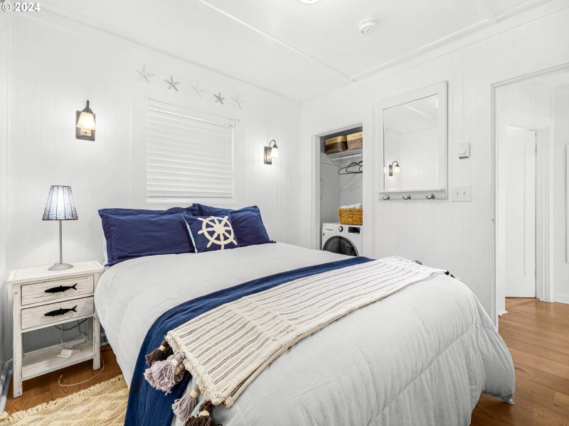Bedroom, Primary