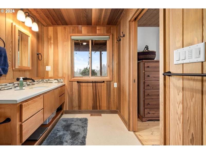 Bathroom, Attached