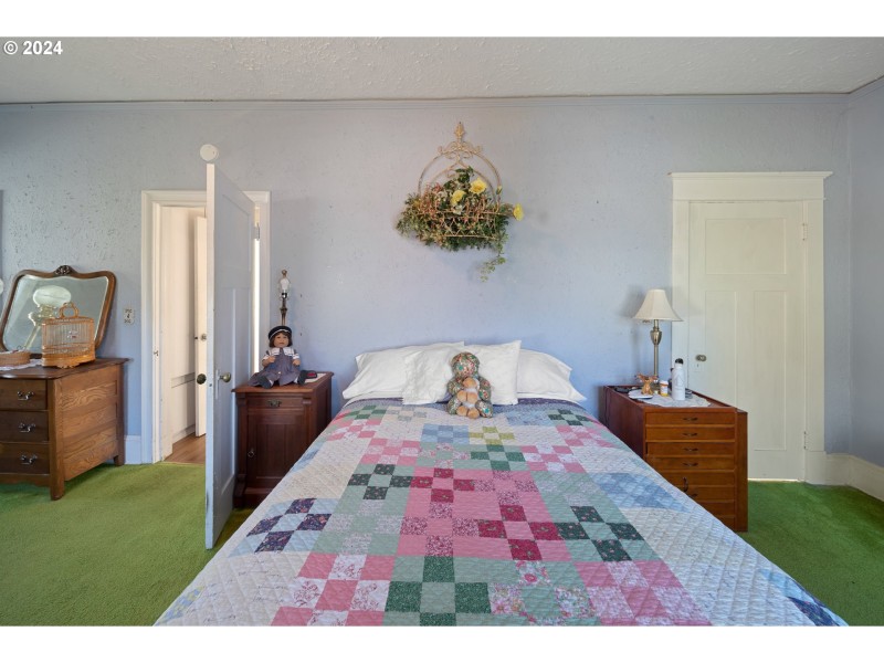 Bedroom, Primary