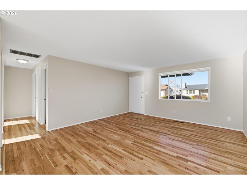 Living Room/Entrance