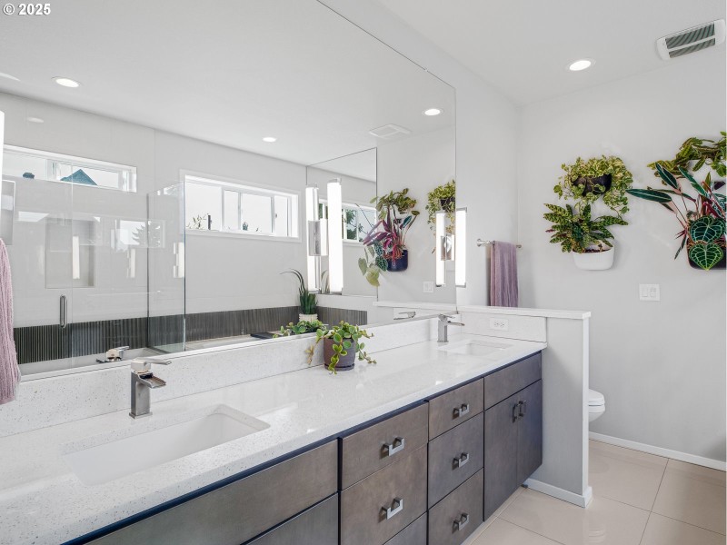 Bathroom, Attached