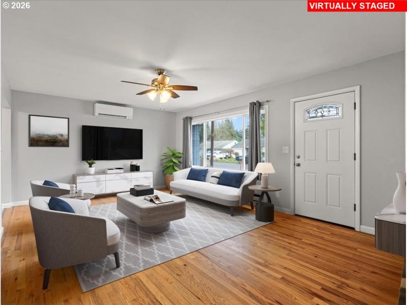 Living Room/Entrance