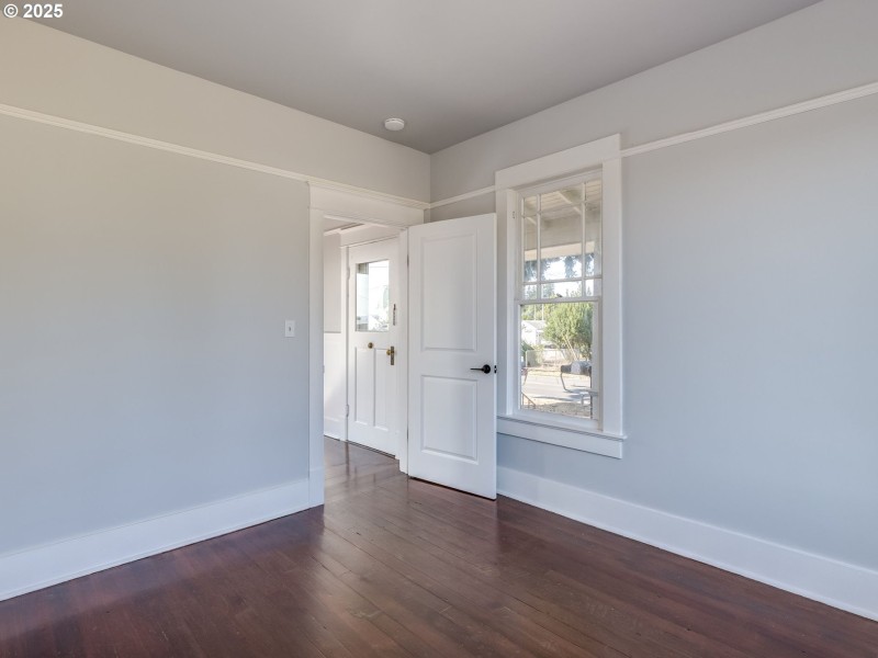 Bedroom, Primary