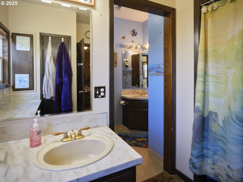 Bathroom, Attached
