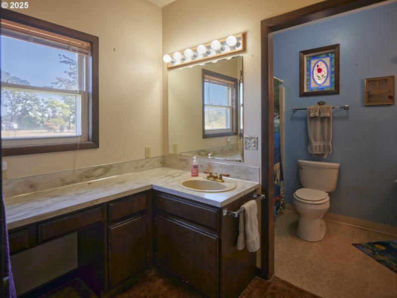 Bathroom, Attached