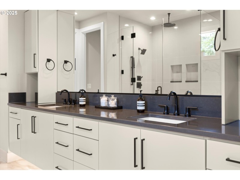 Owner's Suite Bathroom