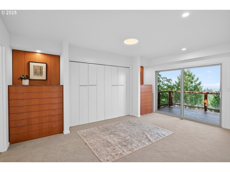 Bedroom, Primary