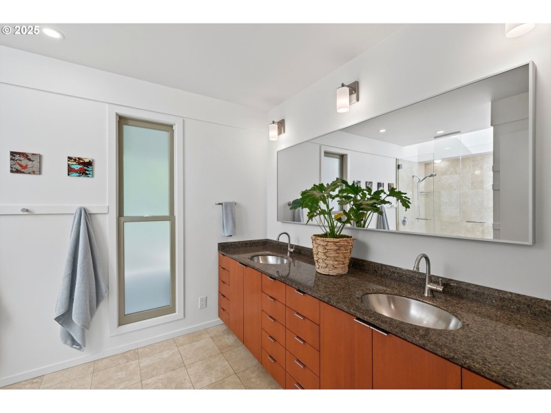 Bathroom, Attached