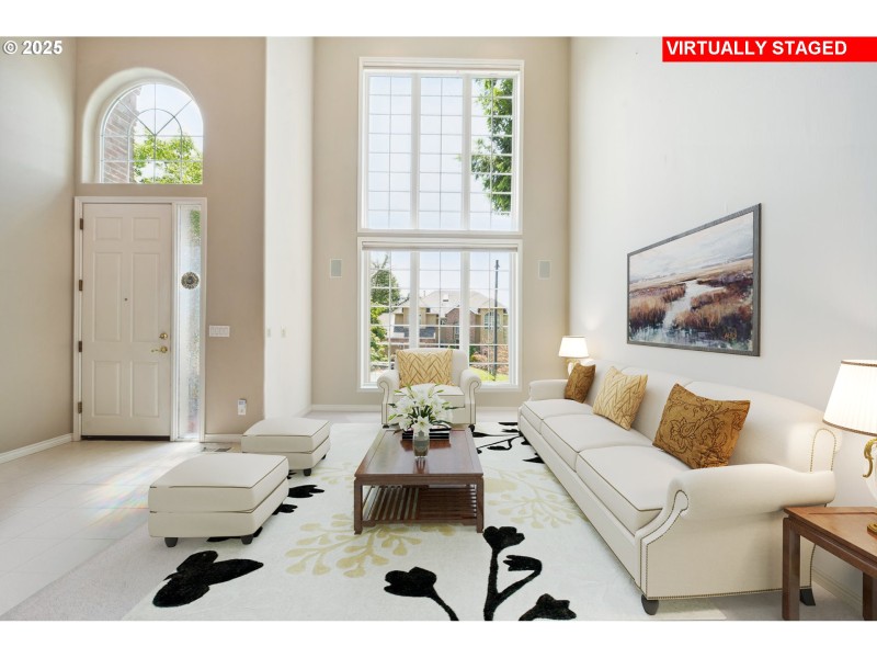Living Room/Entrance