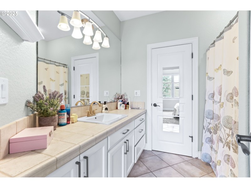 Bathroom, Attached