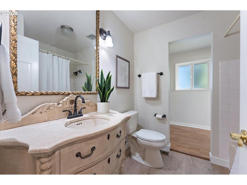 Bathroom, Attached