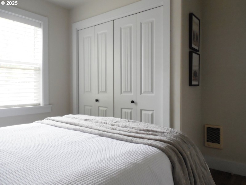Bedroom, Primary