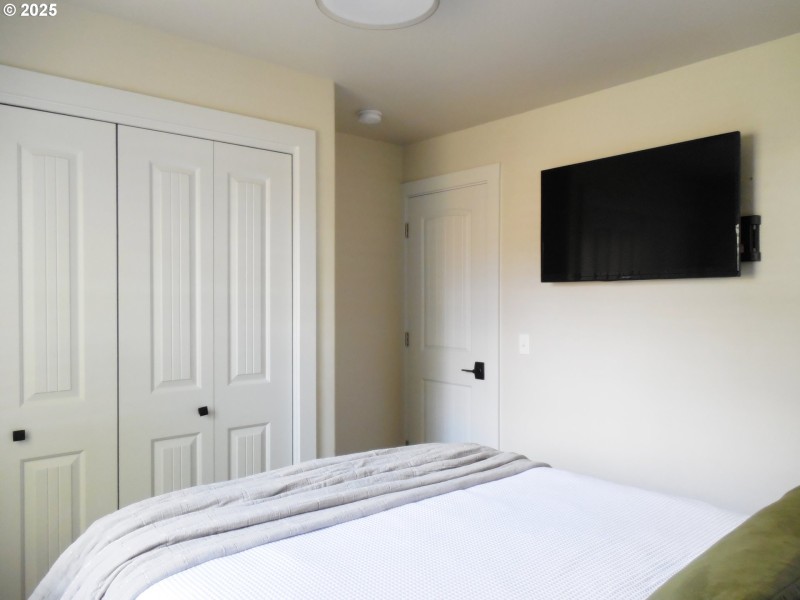 Bedroom, Primary