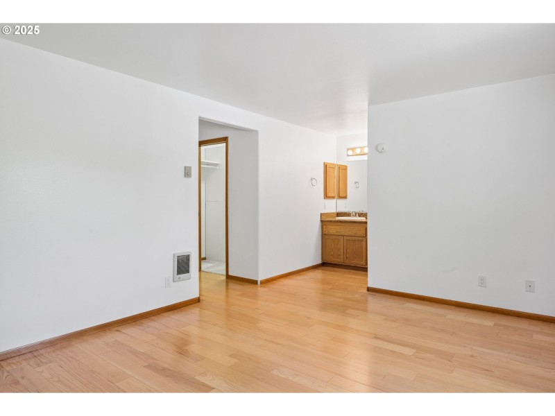 Bedroom, Primary