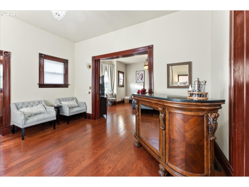 Living Room/Entrance