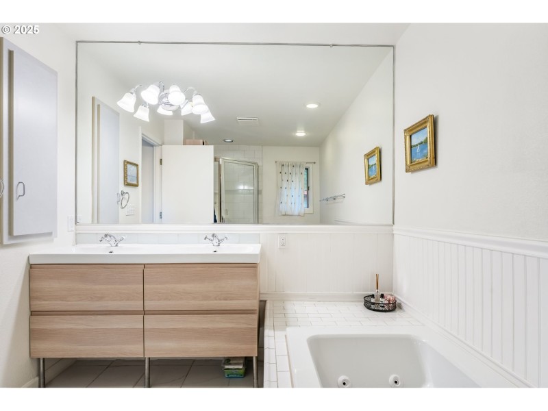 Bedroom, Primary