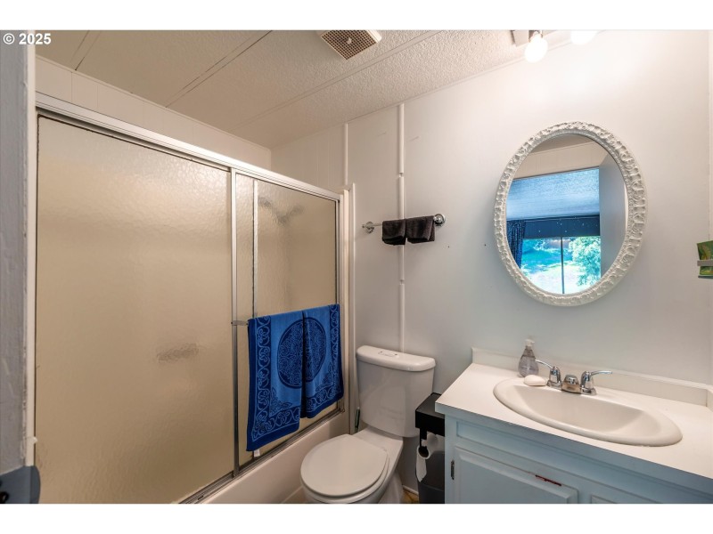Bathroom, Attached