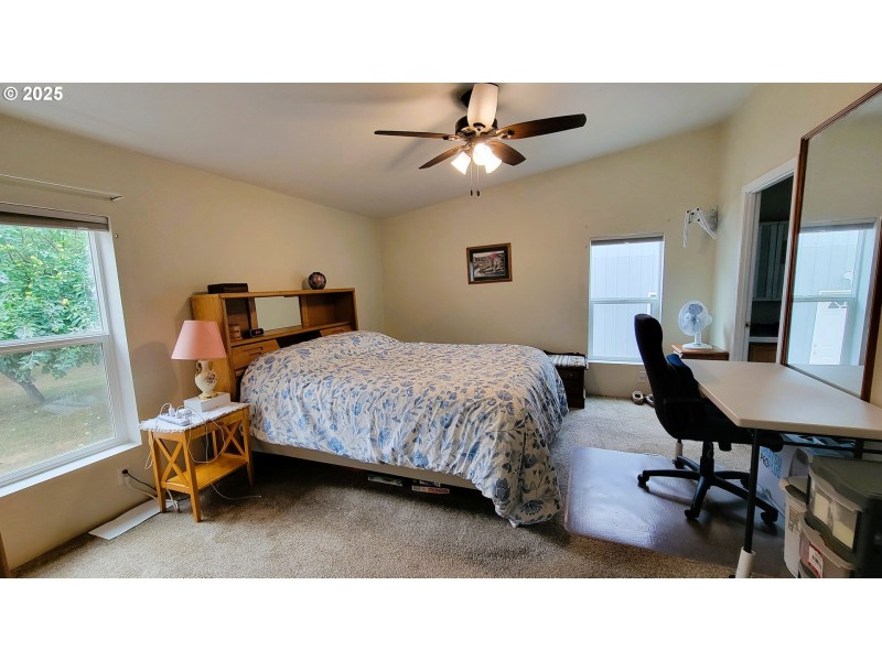 Bedroom, Primary