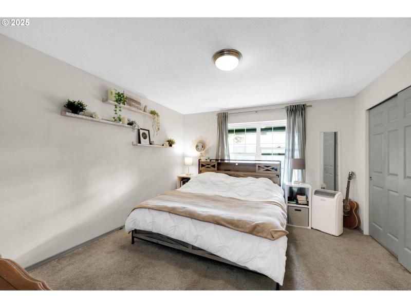 Bedroom, Primary