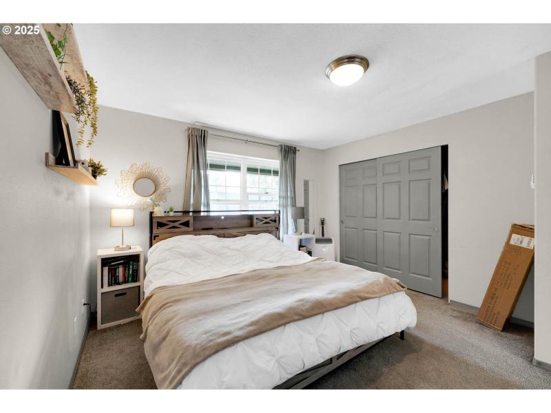 Bedroom, Primary