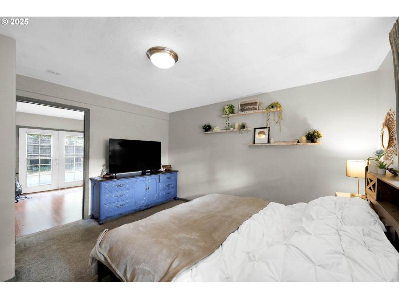 Bedroom, Primary