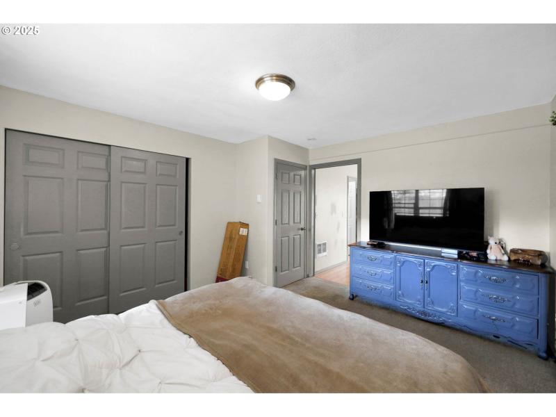 Bedroom, Primary