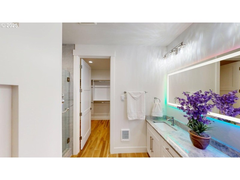 Bathroom, Attached