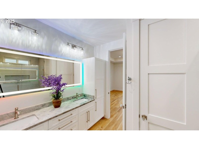 Bathroom, Attached